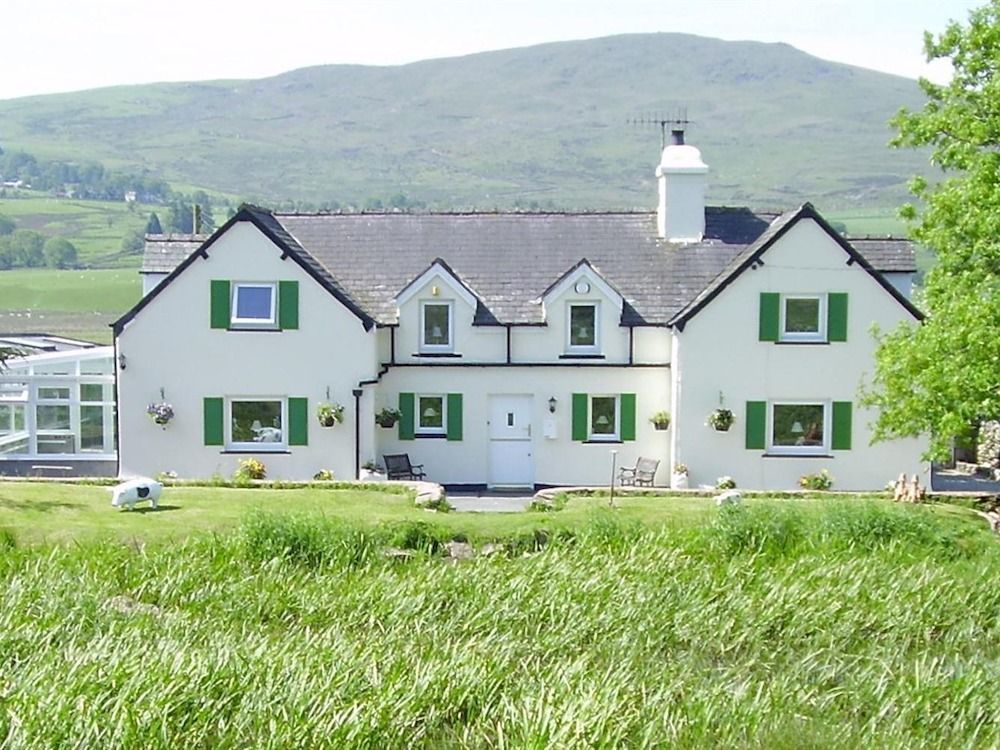 Llwyn Onn Guest House, North Wales Пентрфоелас Экстерьер фото